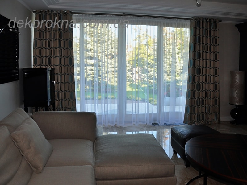 Для штор в гостиной используется ткань немецкой фирмы Eustergerling.